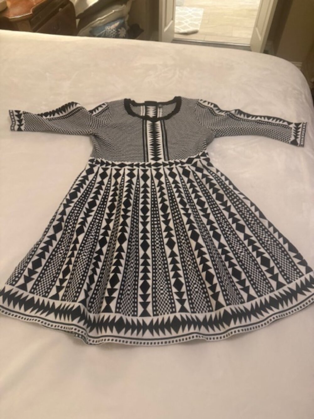 Nina Leonard black-and-ivory knit fit-and-flare dress, size Large style L8580A